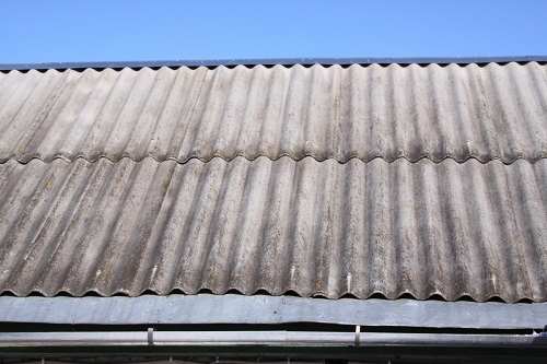 Внешний вид крыши, покрытой шифером