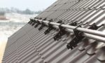 Снегозадержатели на крыше из профнастила