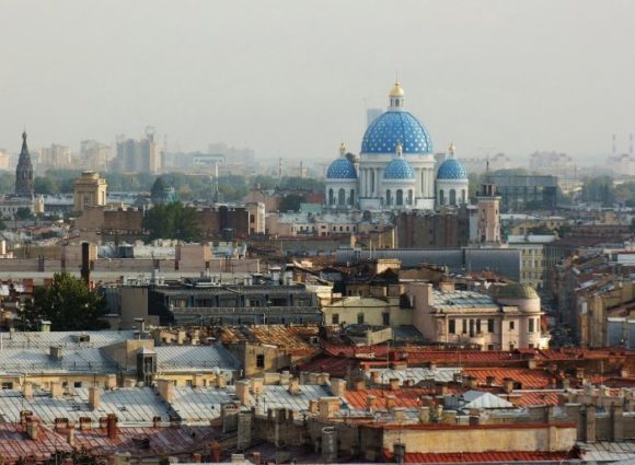 Вид со смотровой площадки Исаакиевского собора в Санкт-Петербурге