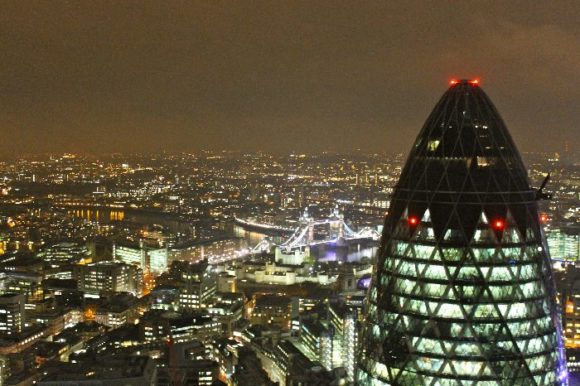 Вид на ночной Лондон с крыши Heron Tower