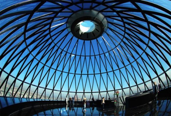 Смотровая площадка со стеклянным куполом в Mary Axe, Лондон