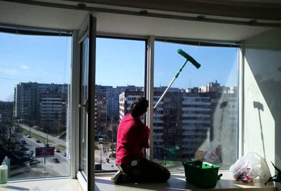 как помыть окна снаружи