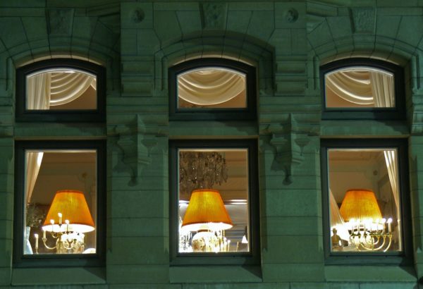 Почему в Швеции нельзя вешать шторы на окнах в квартирах?